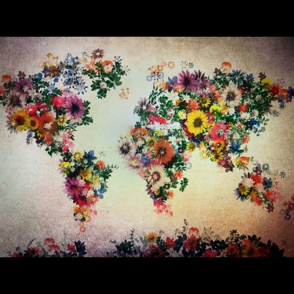 Red bubble Flower World Map tapestry. - Picture 3 of 3